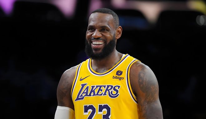 勒布朗主动降薪助力湖人续约里夫斯 激活战术体