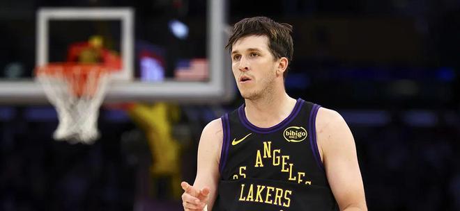 勒布朗主动降薪助力湖人续约里夫斯 激活战术体