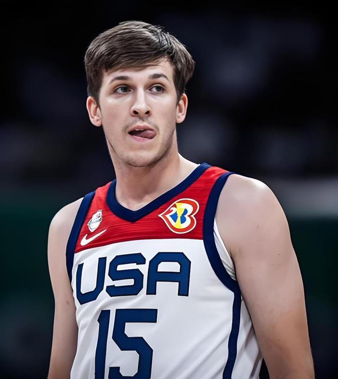 勒布朗主动降薪助力湖人续约里夫斯 激活战术体