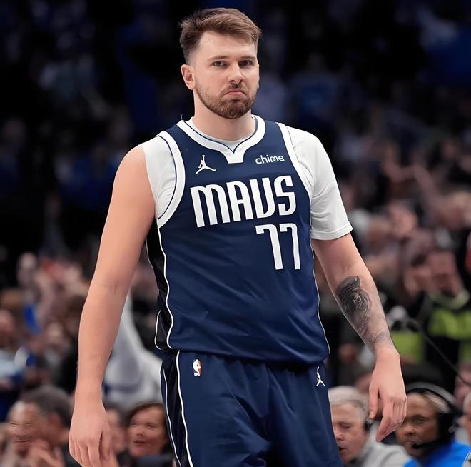 勒布朗主动降薪助力湖人续约里夫斯 激活战术体