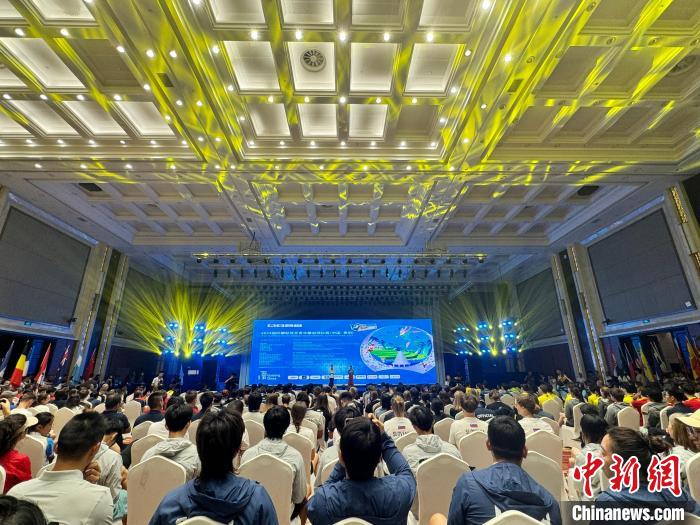 贵阳开幕的2024国际攀联世界青年攀岩锦标赛汇聚