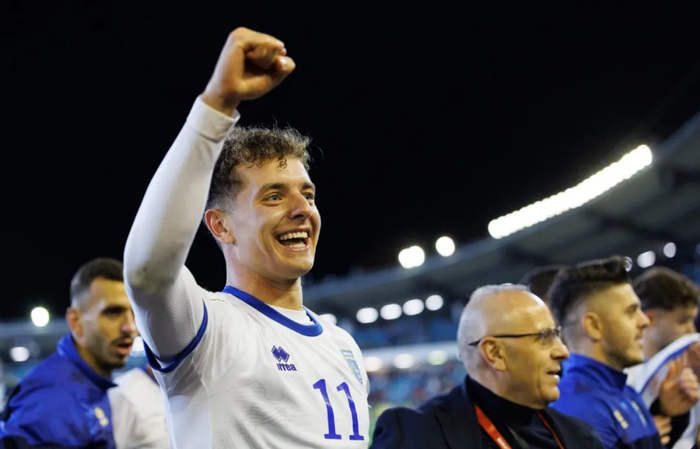 转会市场风云再起：曼联曼城争夺托纳利，凯恩