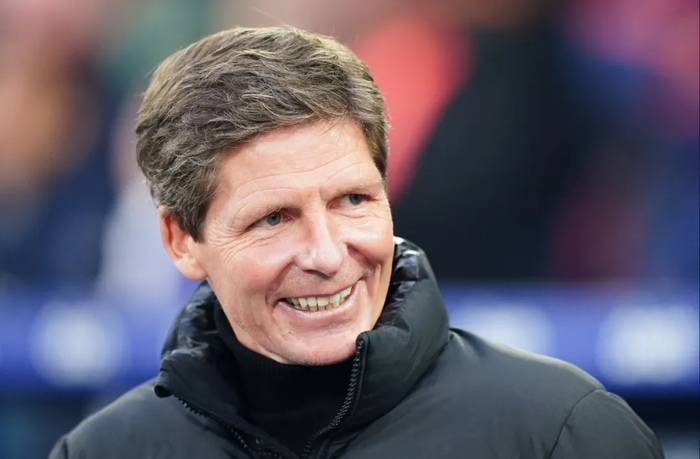 转会市场风云再起：曼联曼城争夺托纳利，凯恩