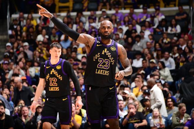 湖人单核带队冲击季后赛 雷迪