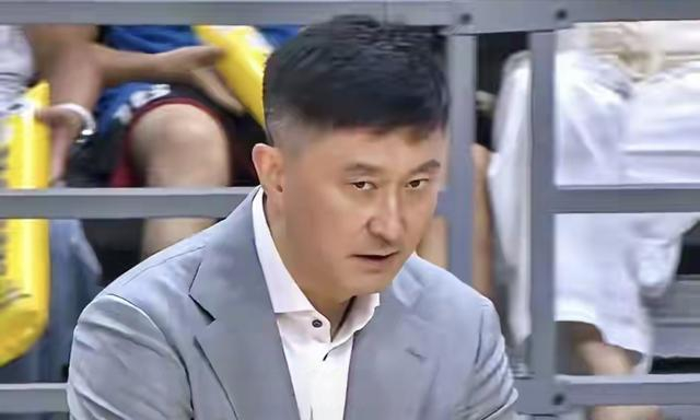 广东男篮客场不敌首钢，季后赛首战告负